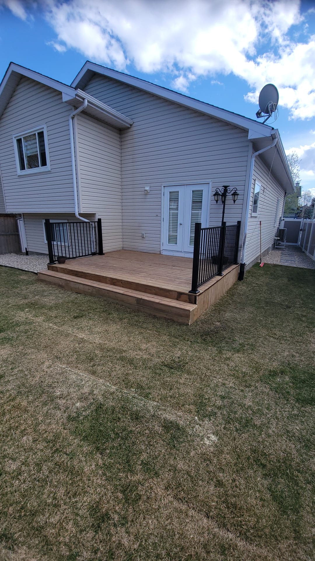 Outdoor deck